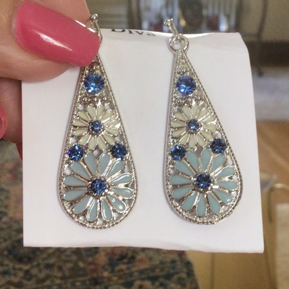 Womens Silver Daisy Drop Enamel Rhinestone Accent Earrings - Picture 4 of 6